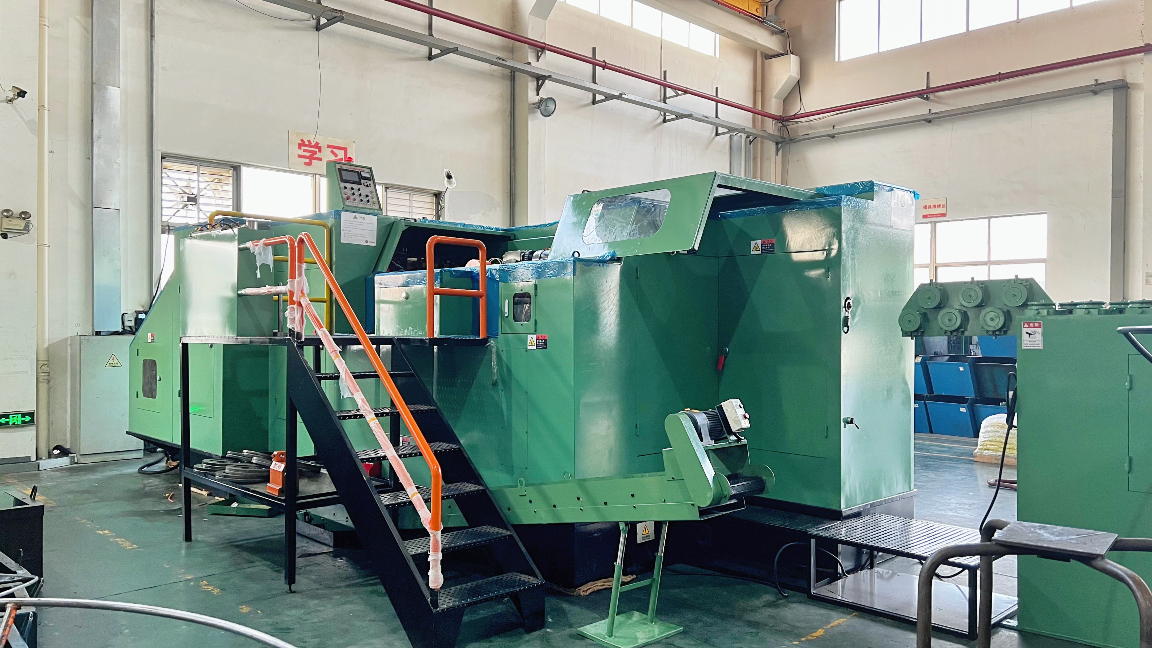 हाम्रा उपकरणहरू स्तरवृद्धि गर्दै, हाम्रो शिल्पलाई परफेक्ट गर्दै: Jinsixi ले ठूला आकारका फास्टनरहरू उत्पादन गर्न 24B कोल्ड हेडिङ मेसिन प्रस्तुत गर्दछ